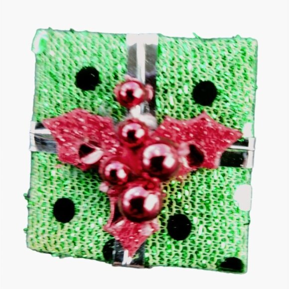 Christmas Present Pin Brooch Green Gift Package REd Ribbon Holly Holiday Jewelry - Picture 4 of 5